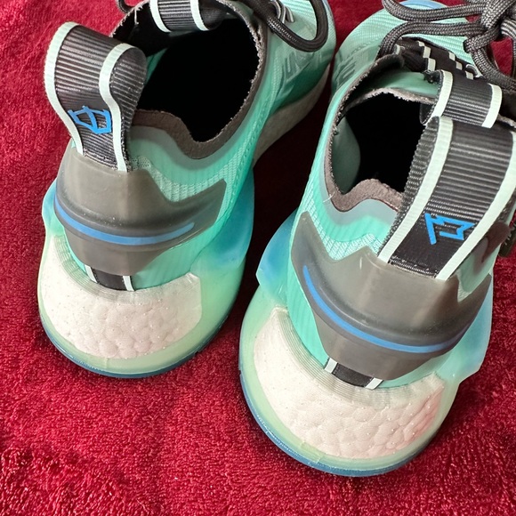 Halo x Adidas NMD V3 men’s sneakers, great condition. 6.5. - Picture 2 of 7